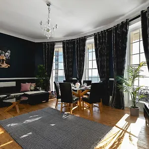 https://marine-parade-sea-view-2-bedroom-apartment.brighton-hotels-england.com