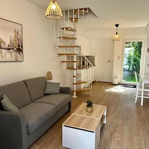 https://maison-de-ville-avec-jardin.hotels-rhonealpes.com