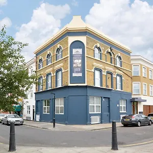 https://apt-spacious-modern-1-bed-near-victoria-park.cambridgehotelsuk.com