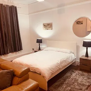 https://apt-modern-large-studio.cambridgehotelsuk.com