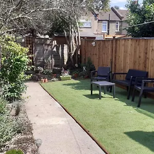 https://2br-edwardian-house-in-greenwich.cambridgehotelsuk.com