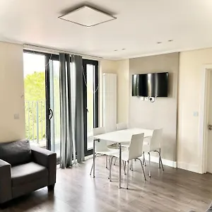 https://luxurious-2-bedroom-flat-in-central.cambridgehotelsuk.com